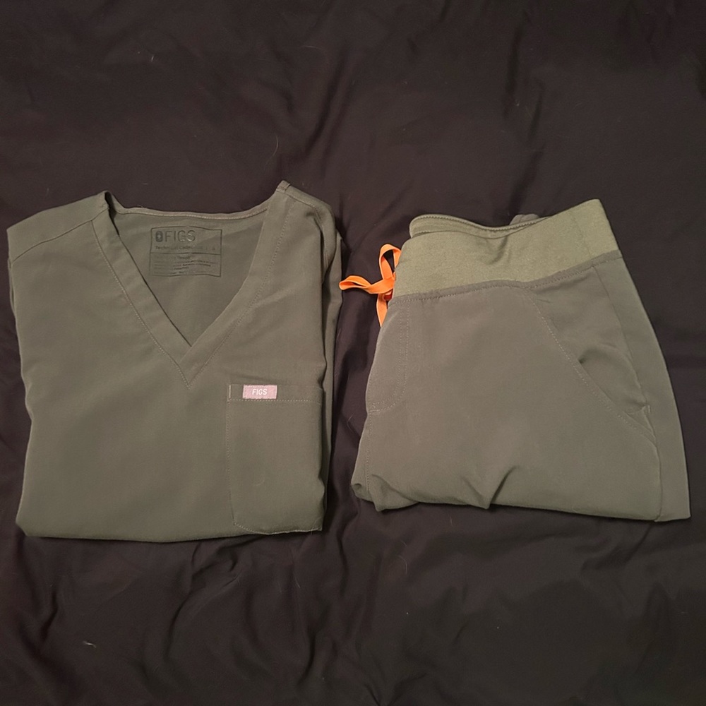 FIGS Technical Collection - Moss Green S/M